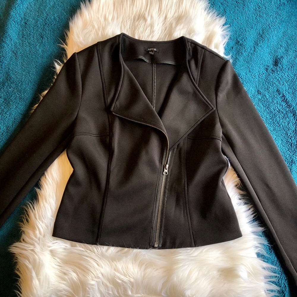 Black Jacket🖤